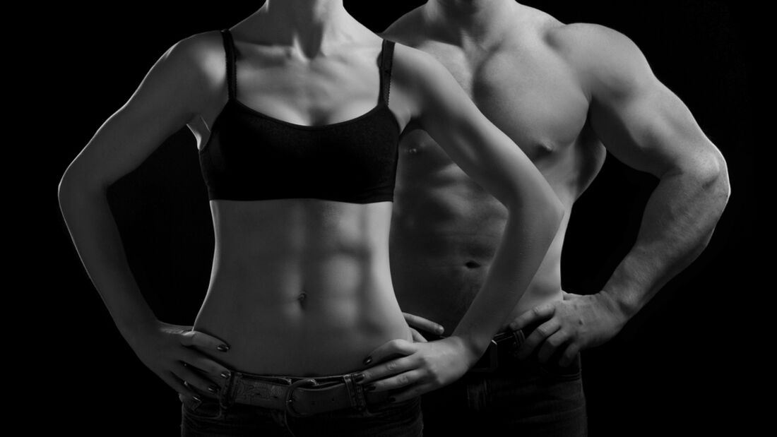 AL-Illu-Training-Frau-und-Mann-mit-Muskeln-sw-Shutterstock