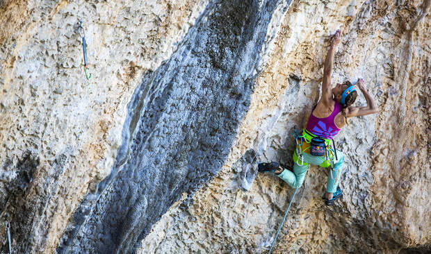 Angela Eiter klettert Planta de Shiva (9b)