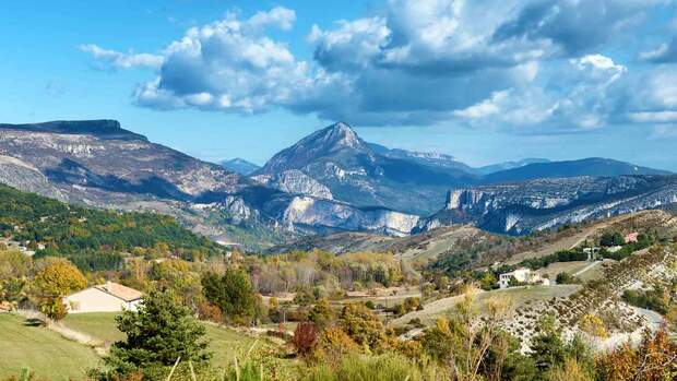 Berg "Robion", in der Nähe von Castellane, im französischen Departement Alpes-de-Haute-Provence in der Region Provence-Alpes-Côte d'Azur.