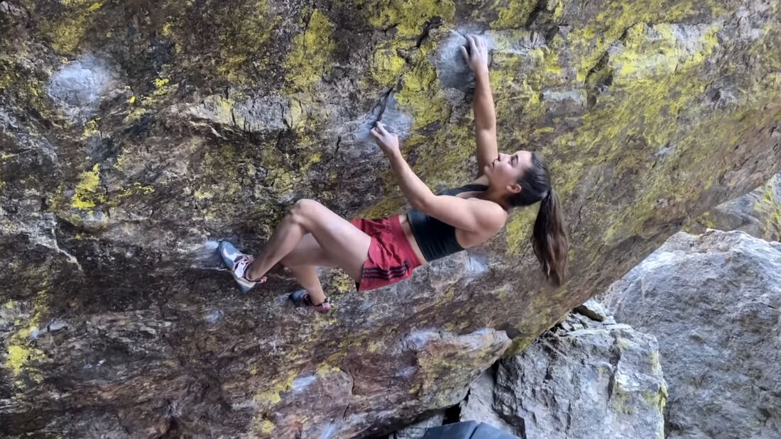 Brooke Raboutou klettert Jade V14