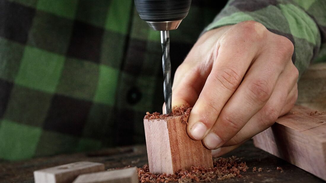 Bushcraft: Messer und Messerscheide bauen 