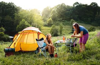 Camping auf der grünen Wiese