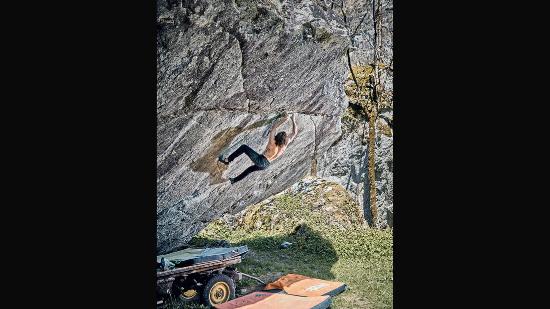 Daniel Woods in Off the Wagon sd (Fb 8C), Val Bavona, Schweiz