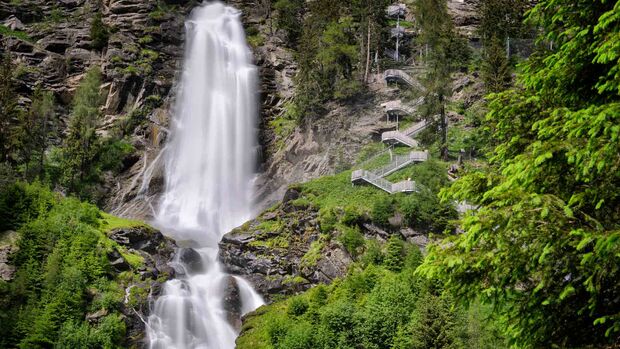 Der Stuibenfall - mit einer Fallhöhe von 156 m der größte Wasserfall Tirols.
