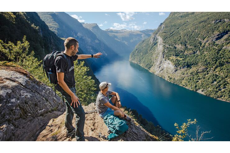 Norwegens-sch-nste-Wanderwege-Auf-Tour-hoch-ber-dem-Geirangerfjord