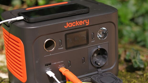 Jackery Solar Generator 300 in Test