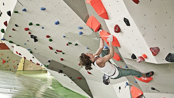 KL Besser Bouldern in der Boulderhalle Teaser Sarah Dynochrom