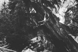 KL Jonas Winter klettert Dolby Surround 8c+/9a im Zillertal