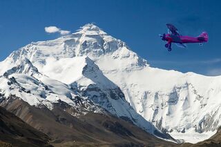 KL Mount Everest mit Flugzeug Fotomontage