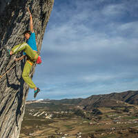 KL-Sachi-Amma-klettert-Fight-or-Flight-9b-2 (jpg)