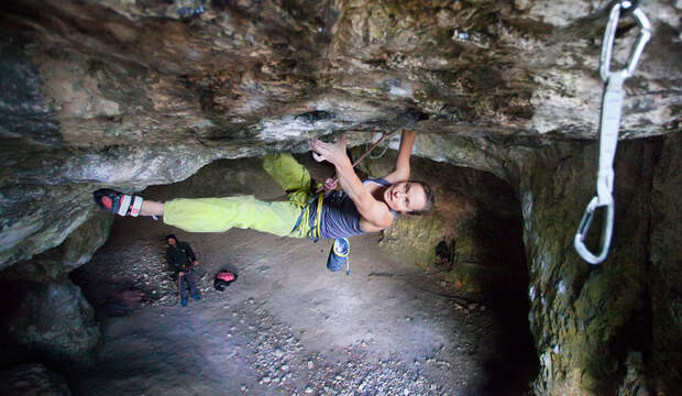 Kinga Ociepka-Grzegulska klettert Sprawa Honoru (9a)