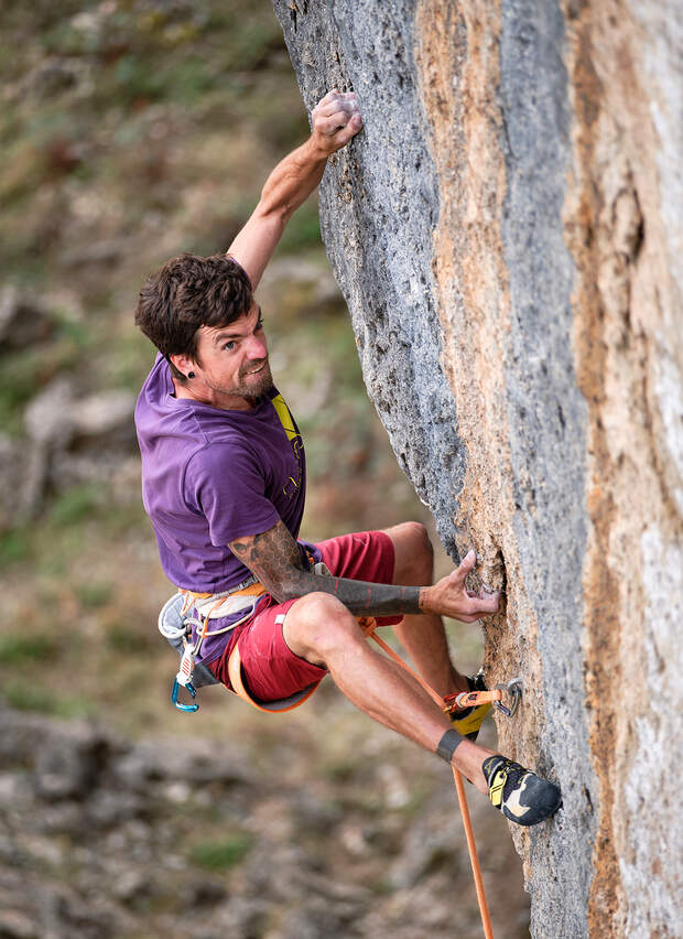 Klaas Willems bei der Erstbegehung von Insanity (8c) in Ulassai, Sardinien