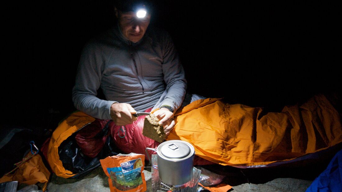 Licht im Dunkeln: Eine Stirnlampe ist beim Trekking ideal
