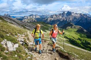 Salomon Laufschuhe für harte Trailläufe in wilder Natur Salomon Laufschuhe für harte Trailläufe in wilder Natur
