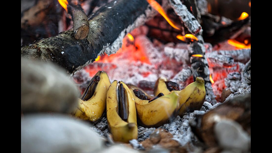 OD 0916 camp cooking outdoor küche draußen kochen schoko bananen