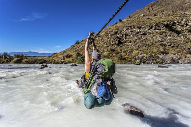OD 1216 Patagonien Bachüberquerung Stahlseil