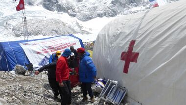 OD 2014 Sherpahilfe Everest Erste Hilfe Bergsteigen