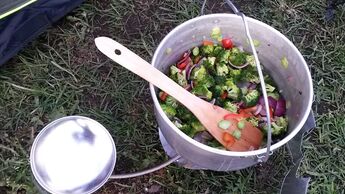 OD 2015 Zelttest Outdoor-Küche kochen Gemüse