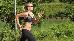 OD 2017 colourbox Outdoorsport Laufen Dehnen Joggen Trailrunning Frauen