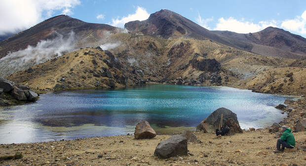 Tongariro Alpine Crossing with the Emerald Lakes and the Blue Lake