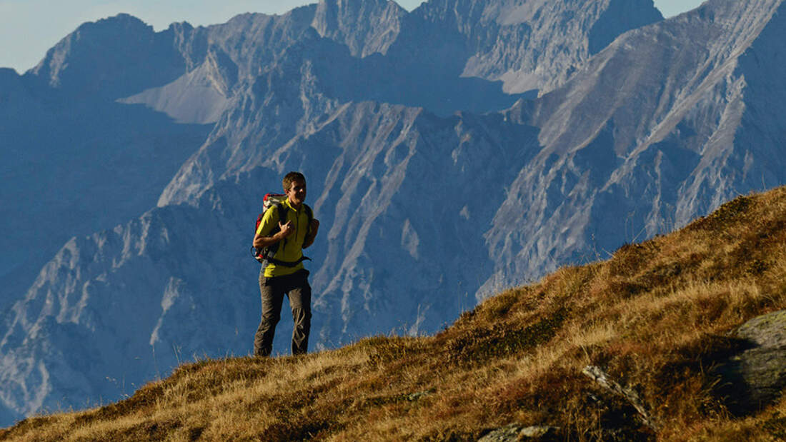 Tirol-Zwischen-Zillertal-und-Wipptal-Auf-einsamen-Pfaden-in-den-Tuxer-Alpen