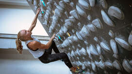 Bouldern am Kilterboard: Lucia Dörffel