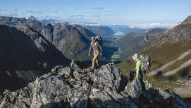 Guide Håkon Vego liebt Musik, ein ziemlich scharfes Tempo und die Romsdalsberge in Fjordnorwegen. outdoor-Redakteurin Kerstin Rotard ging mit ihm auf Hüttentour.