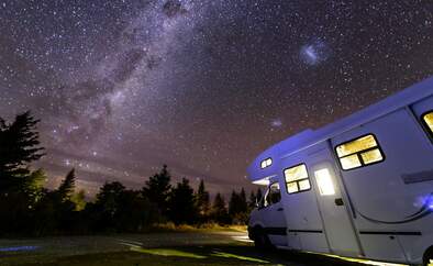 Wohnmobil unterm Sternenhimmel