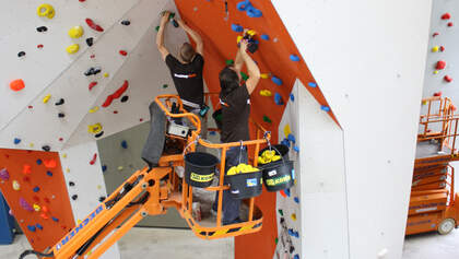 KL Routensetzen Routenschrauben Kletterhalle Tom Brenziger