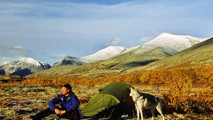 OD-2014-Norwegen-orwegen-trekking-Man-and-dog_AndersGjengedal,visitnorway.com.jpg