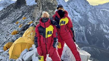 Gentiana Zyba und Sandra Christen an der Ama Dablam in Nepal