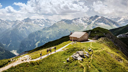 OD 2018 Gastein-Trail Weitwanderweg Österreich am Stubnerkogel mit Blick auf die Hohen Tauern (c) Gasteinertal Tourismus GmbH_100pc