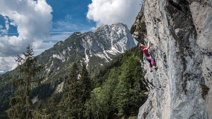 kl-klettern-chinesische-mauer-leutasch-wetterstein-catherine-laflamme_Herzogkante_7b_01_-n (jpg)