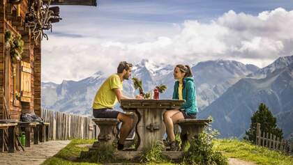 Eine Einkehr in den Südtiroler Berghütten lohnt sich immer