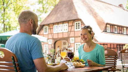 Zwischen Bremen und Lüneburg, am Rand der berühmten Heide, steht der Hof Tütsberg, ein Haus aus dem 16. Jahrhundert.