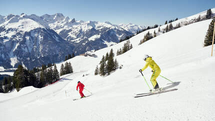 Skifahren am Diedamskopf Bregenzerwald Vorarlberg Österreich Winter Skiabfahrt Urlaub