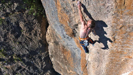 Klaas Willems klettert in Ulassai, Sardinien