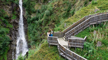 Osttirol Österreich Sankt Jakob Wandern Urlaub Aussichtsplattform Stallebach Wasserfall