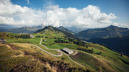 Berglandschaft in Damüls Bregenzerwald Vorarlberg Österreich Wandern Urlaub Alm