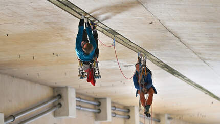 Tom Randall & Pete Whittaker Brits climb Bridges