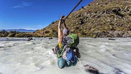 OD 1216 Patagonien Bachüberquerung Stahlseil