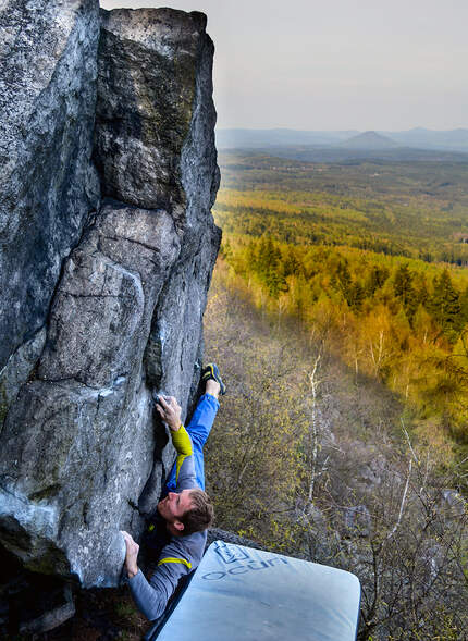 kl-bouldern-schneeberg-sneznik-martin-jungling-vytribena-technika-6c-fa-foto-zdenek-suchy (jpg)