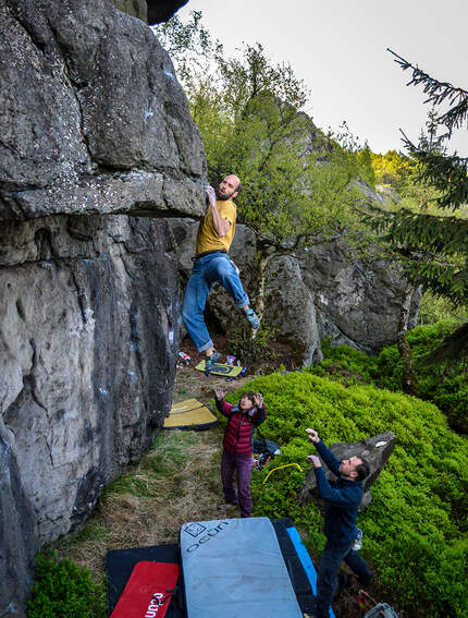 kl-bouldern-schneeberg-sneznik-karel-masek-jednou-nohou-v-pekle-6b+-foto-zdenek-suchy (jpg)