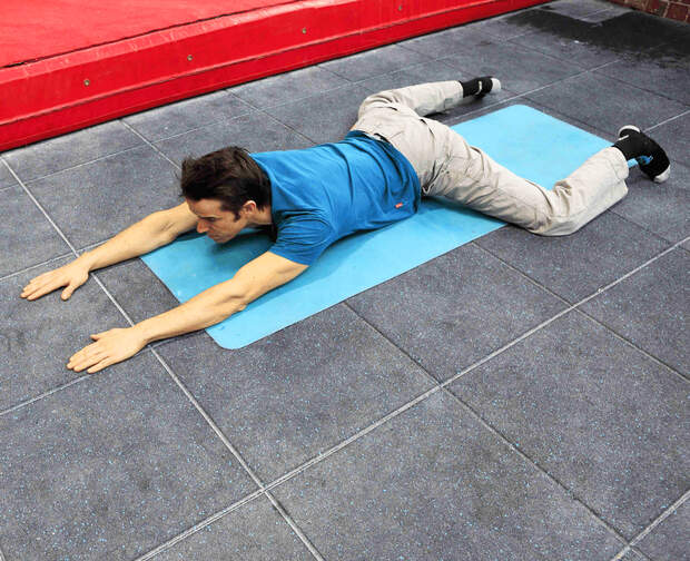 kl-besser-klettern-coaching-lattice-training-tom-randall-lying-frog-stretch-3 (jpg)