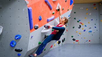 kl-beweglichkeit-bouldern-klettern-19-02-12-Lulu-Roccadion176-aufmacher-n (jpg)