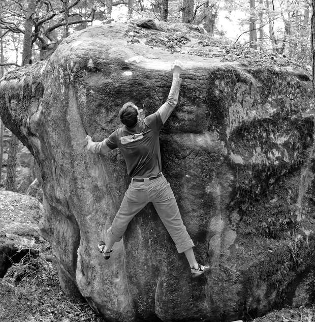 kl-bouldern-fontainebleau-tante-pollewop-7a-mont-aigu-soeren-dsc0066-sw (jpg)