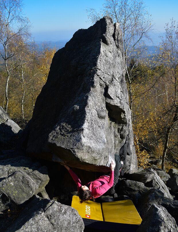 kl-bouldern-schneeberg-sneznik-pavla-dvorakova-mnoho-pokusu-pro-nic-6b+-foto-zdenek-suchy (jpg)