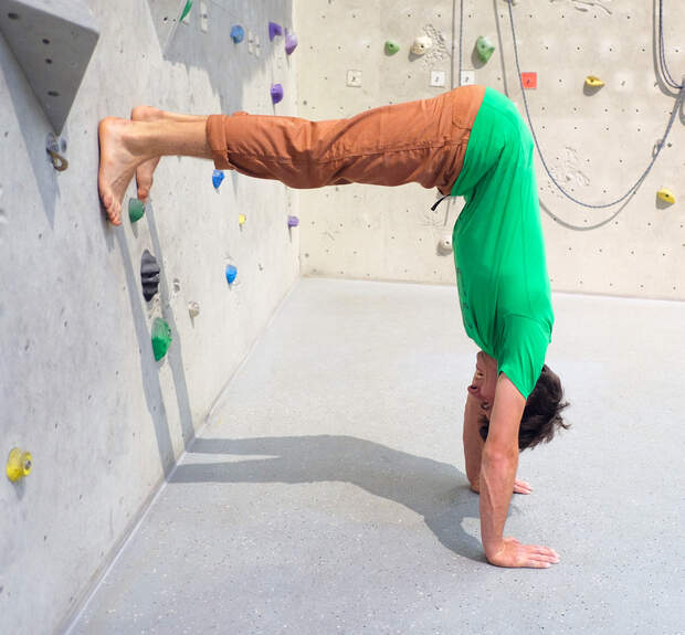 kl-klettern-ein-grad-schwerer-handstand-voruebung-19-04-10-Waldau-mit-Philippe368-copy (jpg)