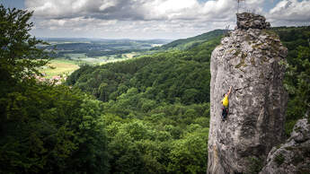 kl-klettern-frankenjura-nuernberger-turm-c-rico-haase-n (jpg)