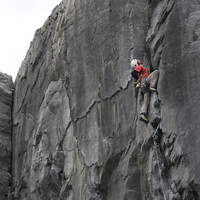 kl-klettern-in-irland-tradklettern-am-meer-c-david-flanagan-_8209---Copy (jpg)